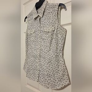 Roper Women's  Floral Sleeveless Western Shirt. Size S
